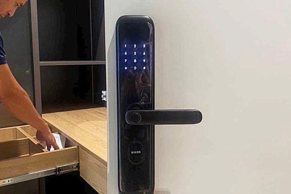 QUÊN CHÌA KHÓA CHỈ LÀ CHUYỆN NHỎ VỚI KHÓA CỬA ĐIỆN TỬ SIKER KTS101W