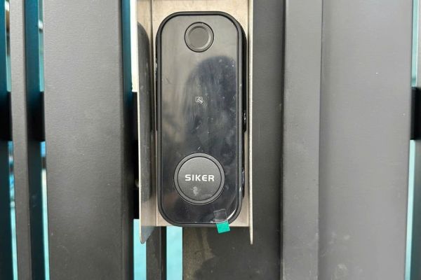 BÀN GIAO KHÓA CỬA CỔNG SIKER KTC301 TẠI BÌNH TÂN