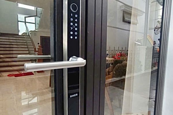 CỬA NHÔM XINGFA NÊN DÙNG LOẠI KHÓA ĐIỆN TỬ NÀO?